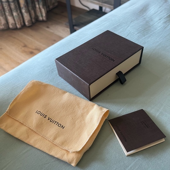 LV wallet box with dust bag and tag - Picture 5 of 6
